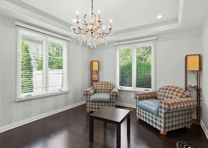 The Gahanna Grand Holiday home *